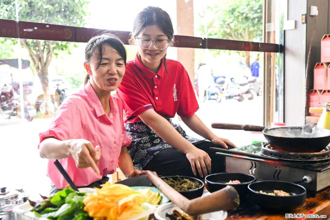 全网追的“扁担女孩”,找了一份暑假工,时薪12元 - 日照生活资讯 - 日照28生活网 rizhao.28life.com